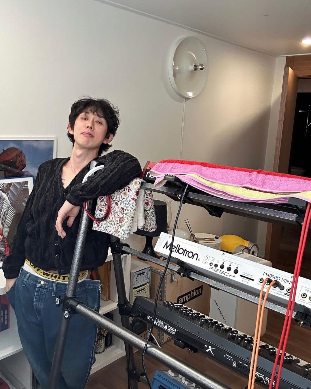 무난하게 검정 가디건 입기☕️⁠ 이미지"