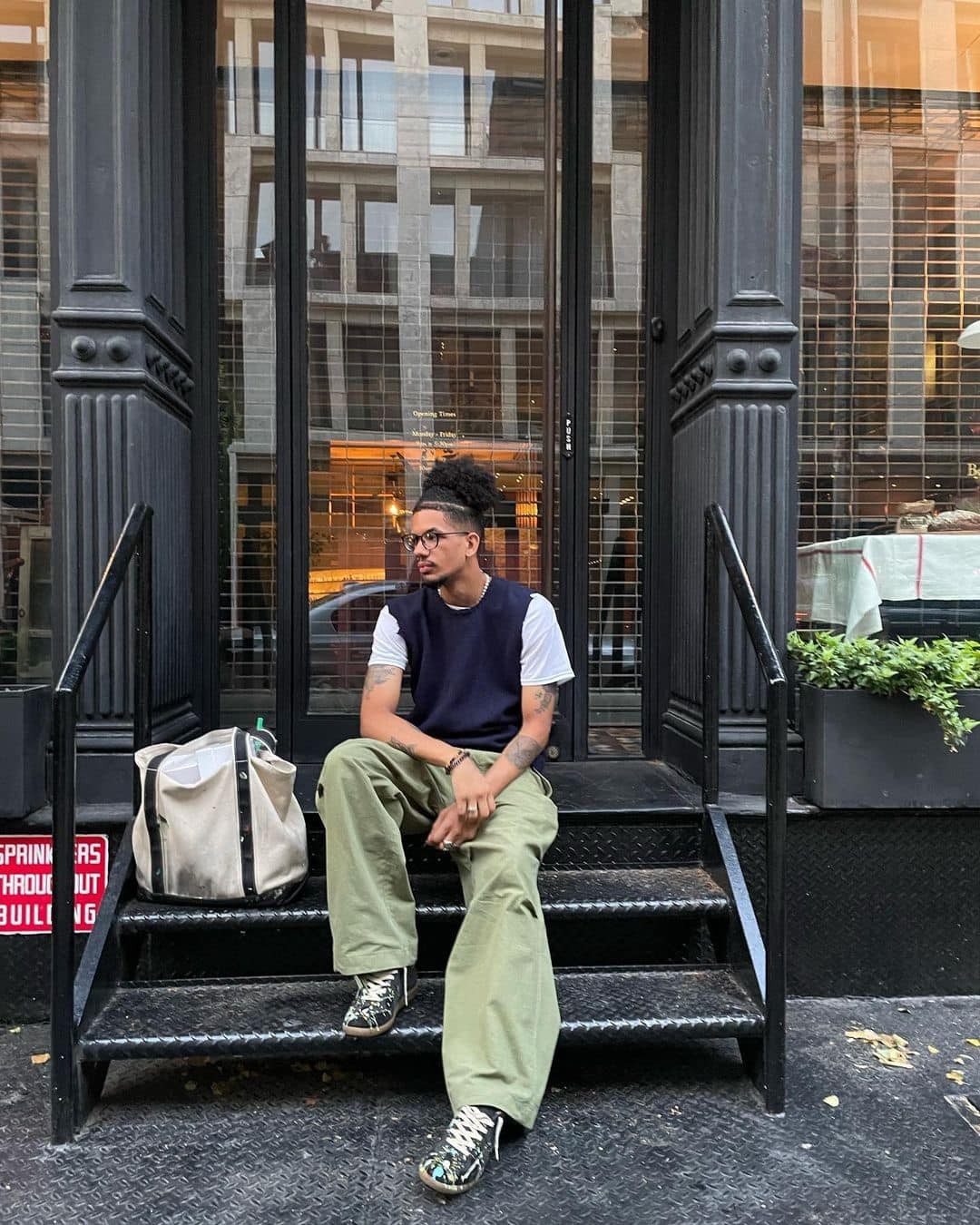 올리브팬츠는 넉넉한 핏이지🐸⁠ 이미지5