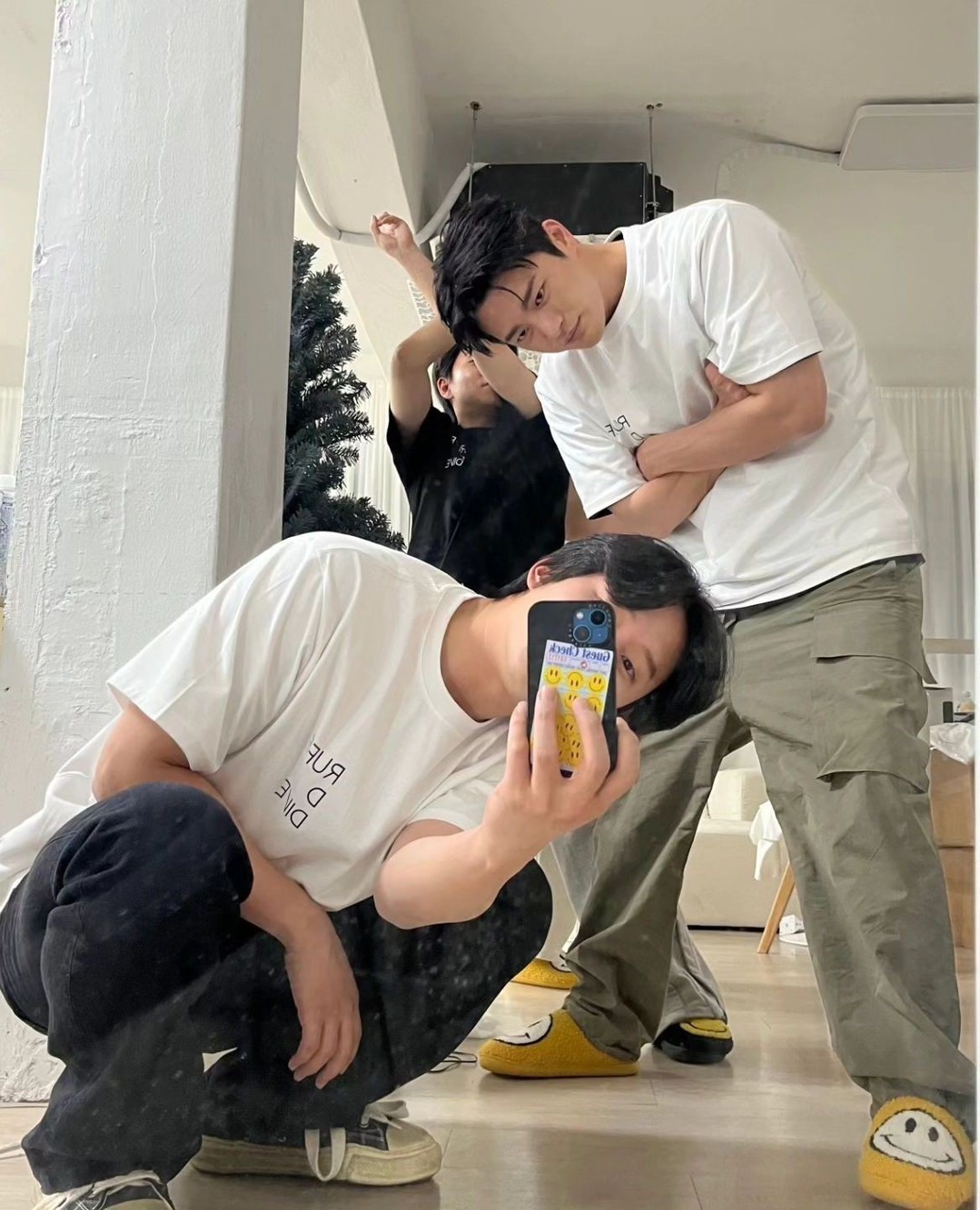 어디든 착붙인 화이트 반팔티👏⁠ 이미지"