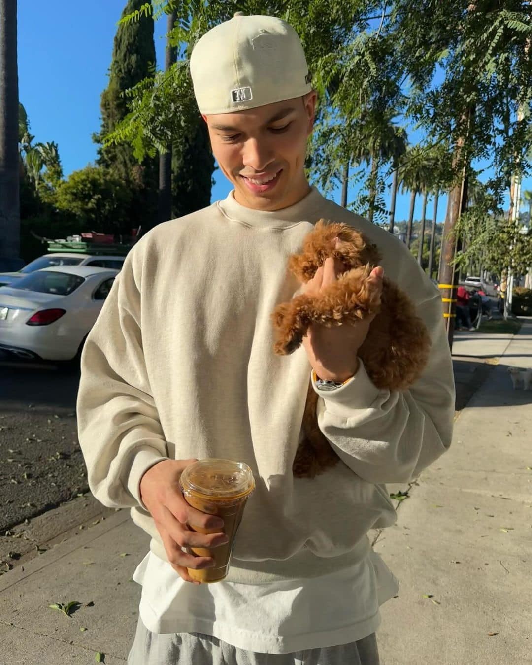 이젠 배 안차가운 흰 티 빼꼼🦷⁠ 이미지