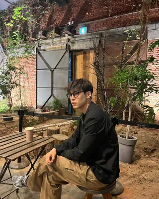 요새는 안경 쓰는 게 트렌드🤓 이미지