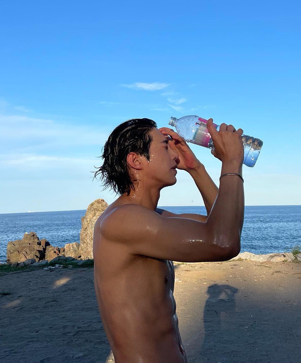 이목구비 너무 시원한 형 데일리룩🌊 이미지5