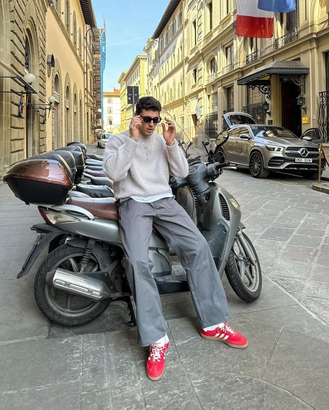 니트는 레이어드가 필수✔️ 이미지