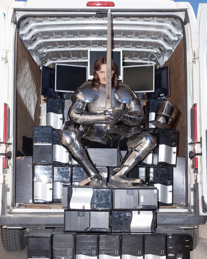 토미 캐시의 패션세계 들여다보기😵‍💫​ 이미지4