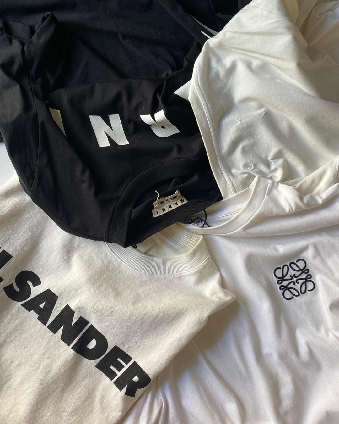 살짝살짝 보여지는 질샌더👀 이미지6