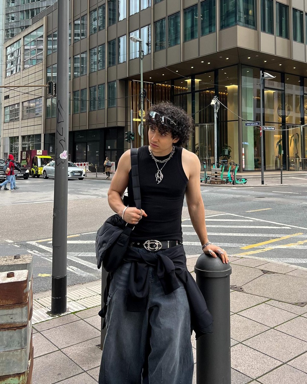 가끔은 과한 메탈 액세서리⛓️💀 이미지