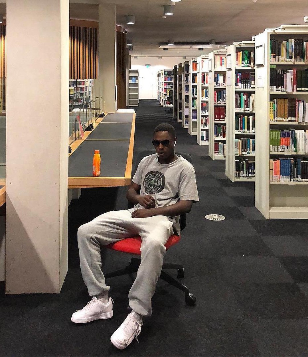 위아래 컬러감 맞춰보기🤙 이미지