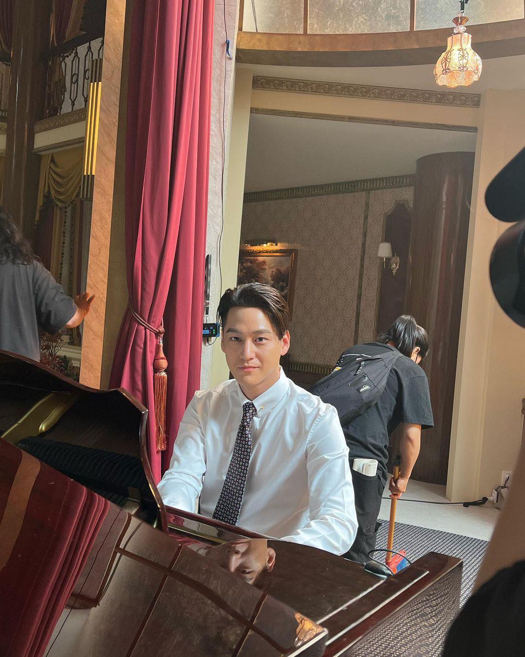 이랑 아니 범이형 정장 폼 미쳤다🦊 이미지