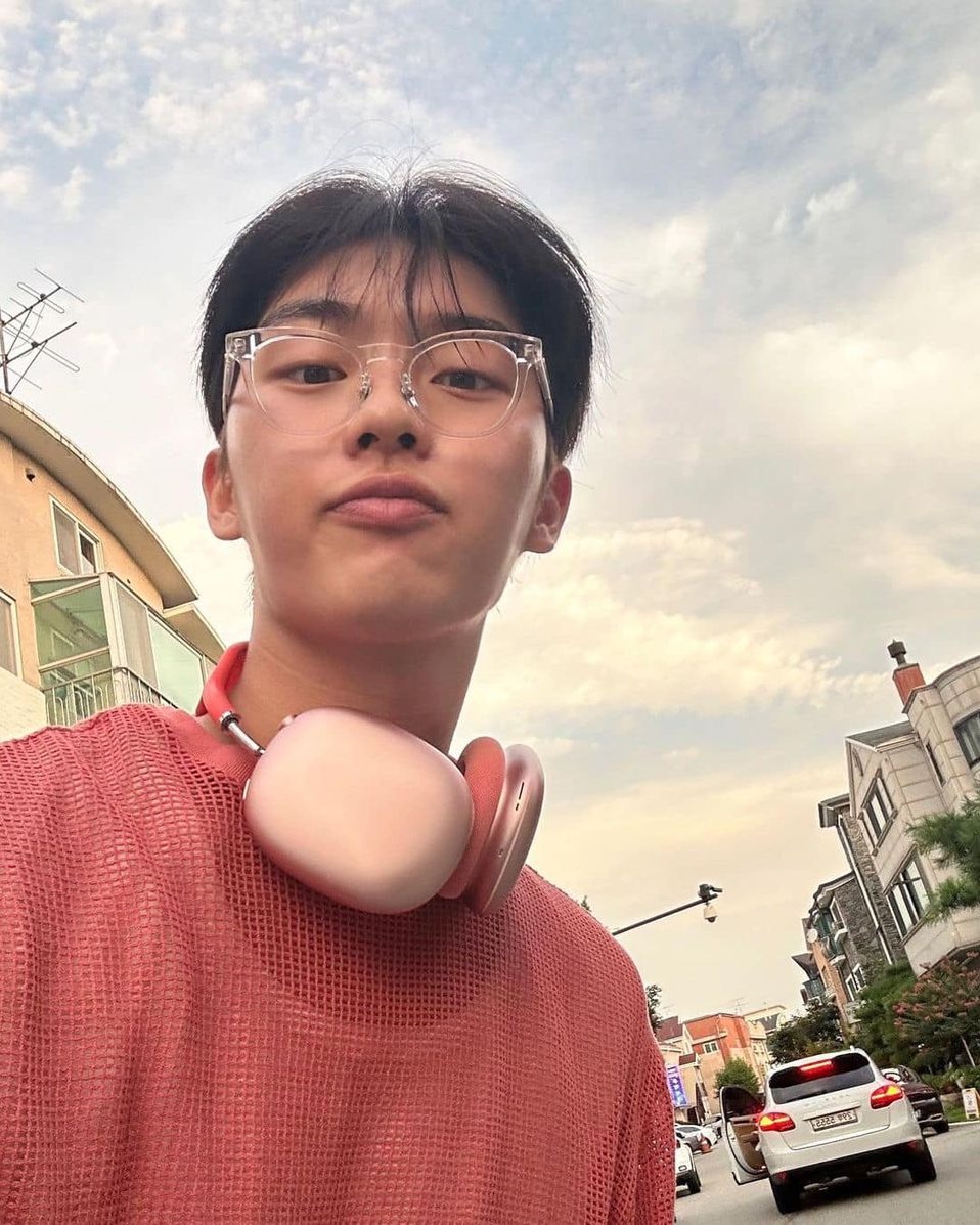 이미지 변신엔 투명테가 제격😎 이미지"