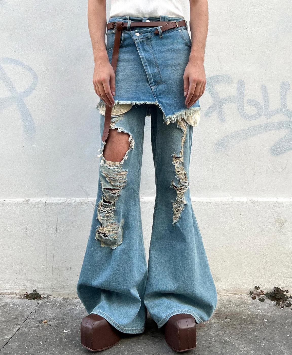 점점 더 과감해지는 부츠컷 라인👀 이미지4