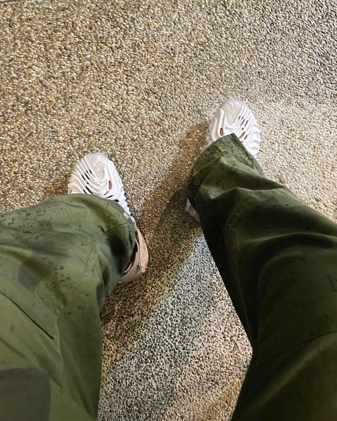 여름인데 구멍난 거 신죠🌧 이미지"