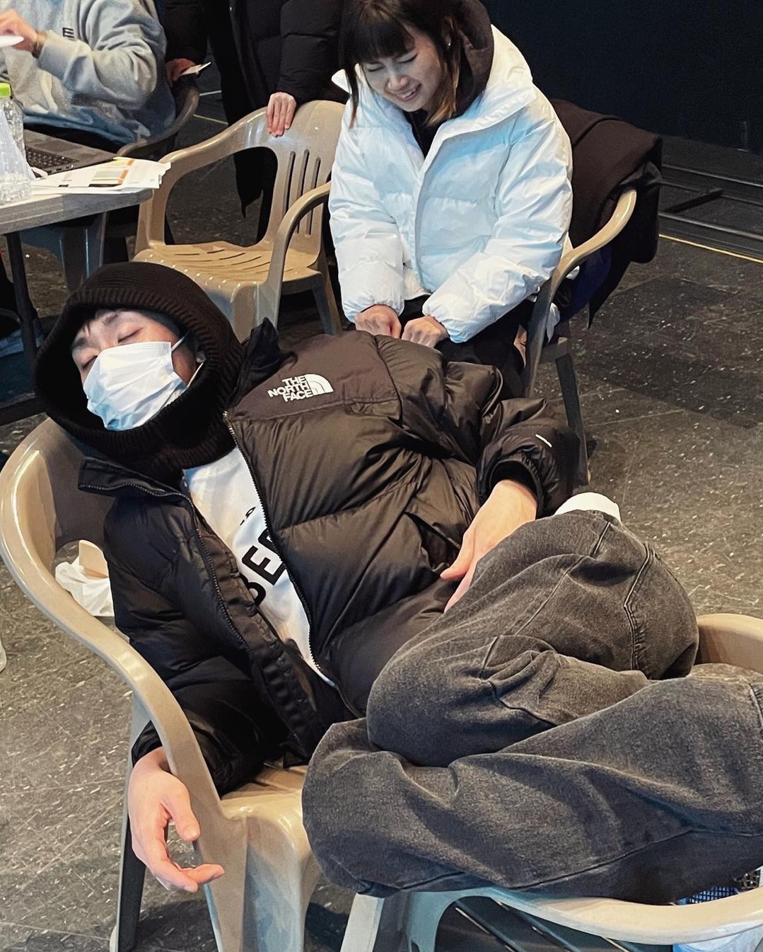 패딩은 블랙이지🥷🏿​ 이미지8