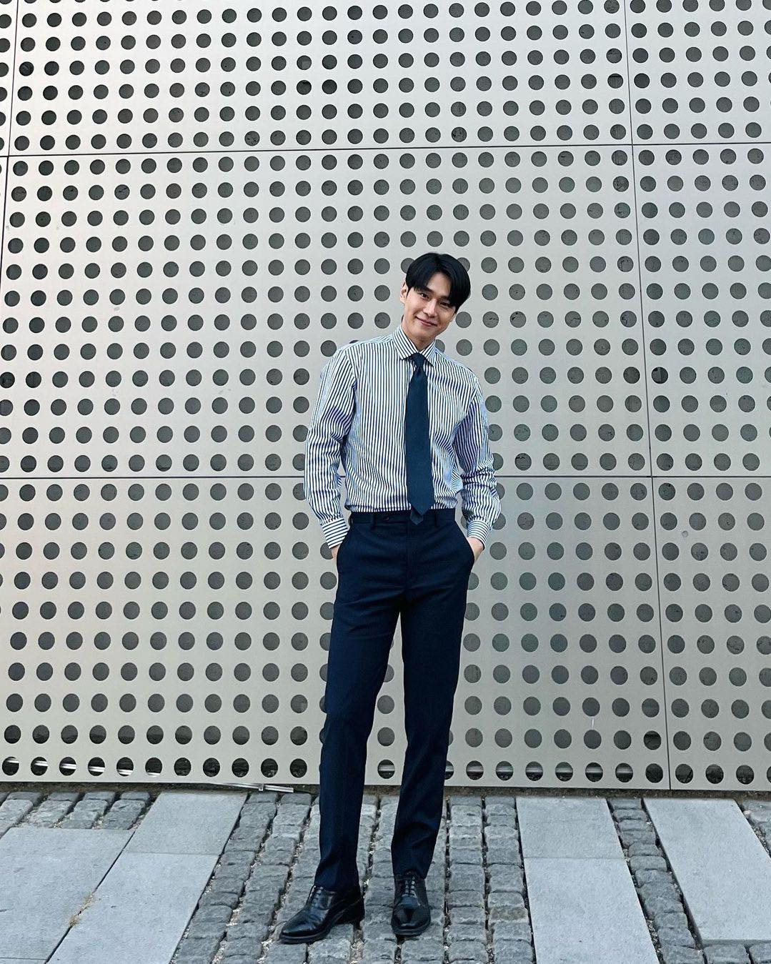 배우 강유석 데일리룩📦 이미지2