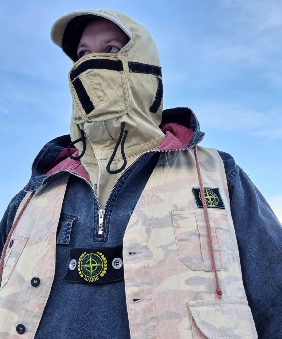 스톤 로고는 심장 가까이🧭🫀 이미지5