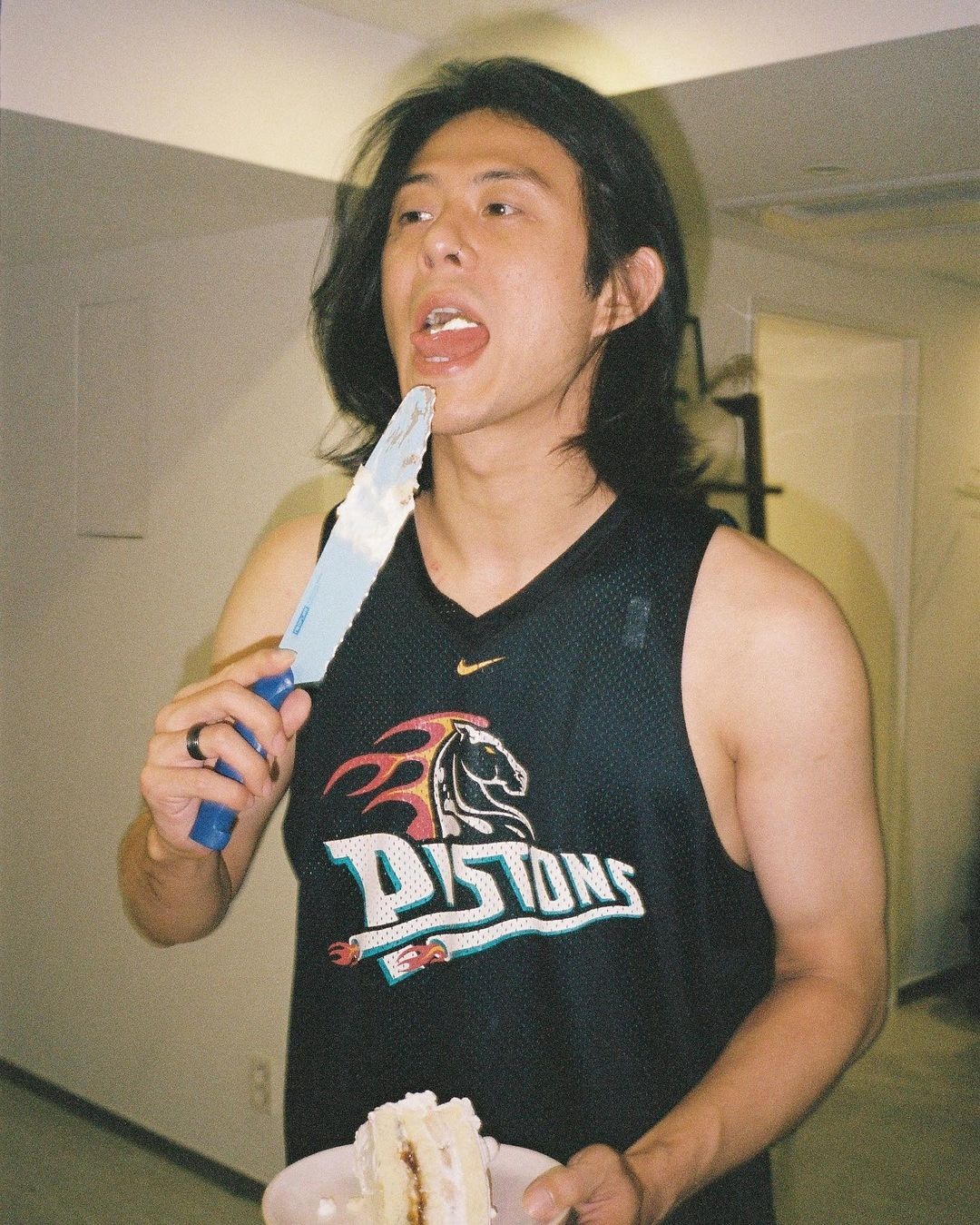 장발 자극하는 빈지노👨🏿‍🎤​ 이미지