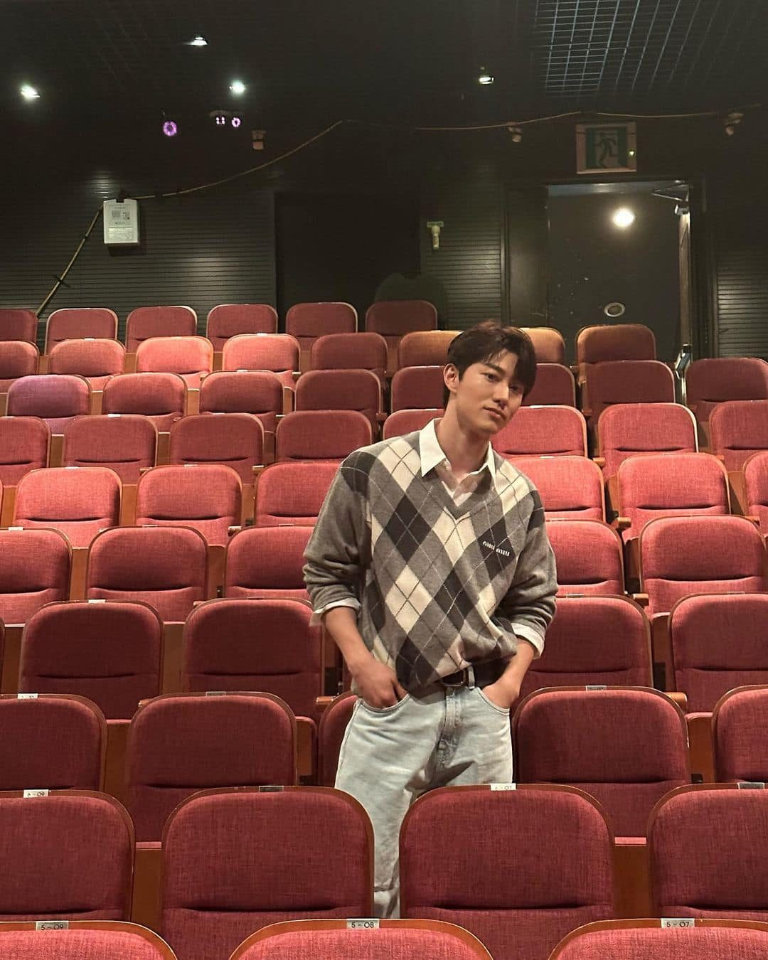 옷장 속에 아가일 니트는 구비해♦️🧶 이미지5