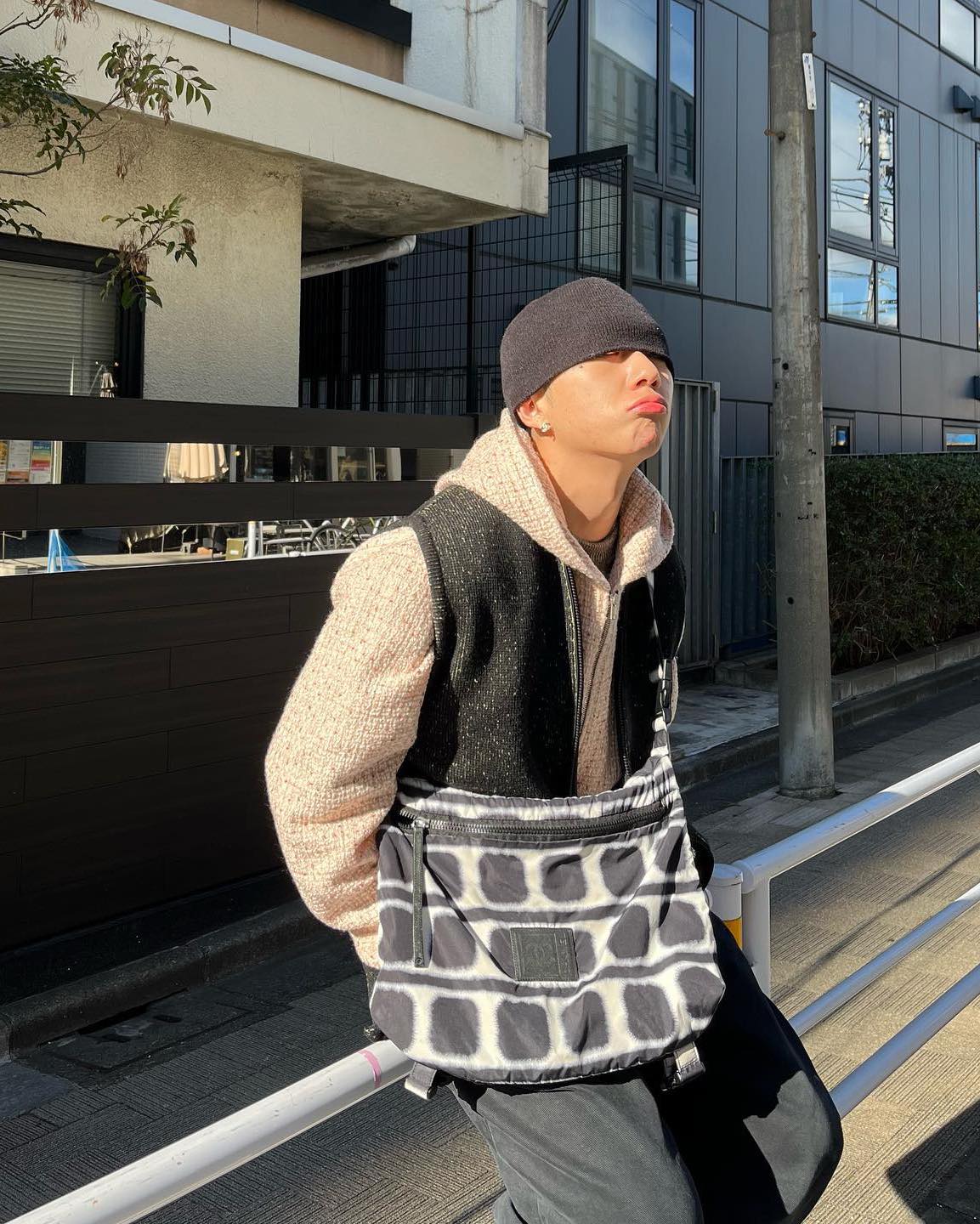 여전히 비니 고집하는 우원재 데일리📸 이미지