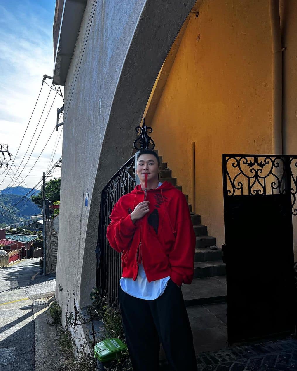 넓은 어깨가 든든한 양다일 패션💪 이미지6