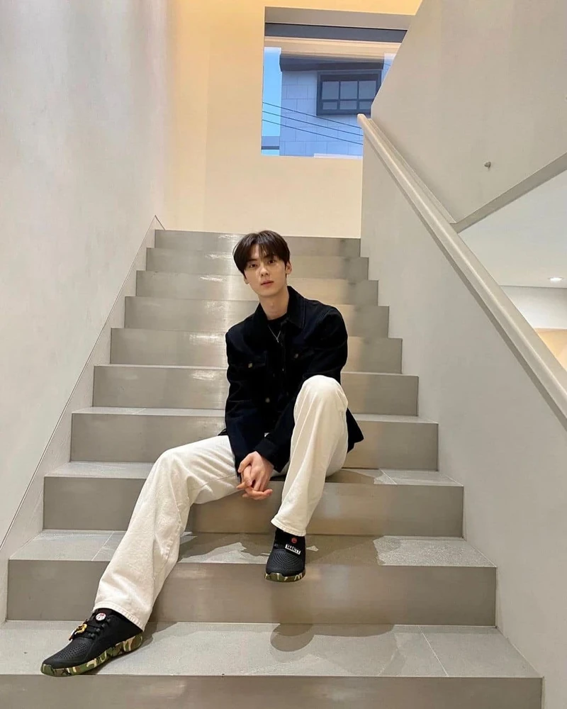 깔끔함 더한 화이트팬츠☕️ 이미지2