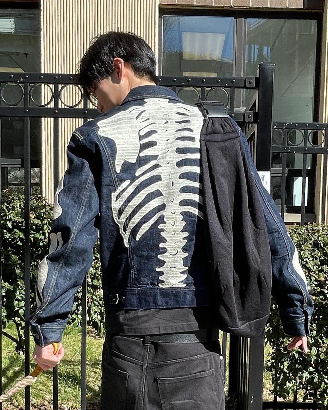 캐피탈의 앙상한 스켈레톤 매력☠️ 이미지