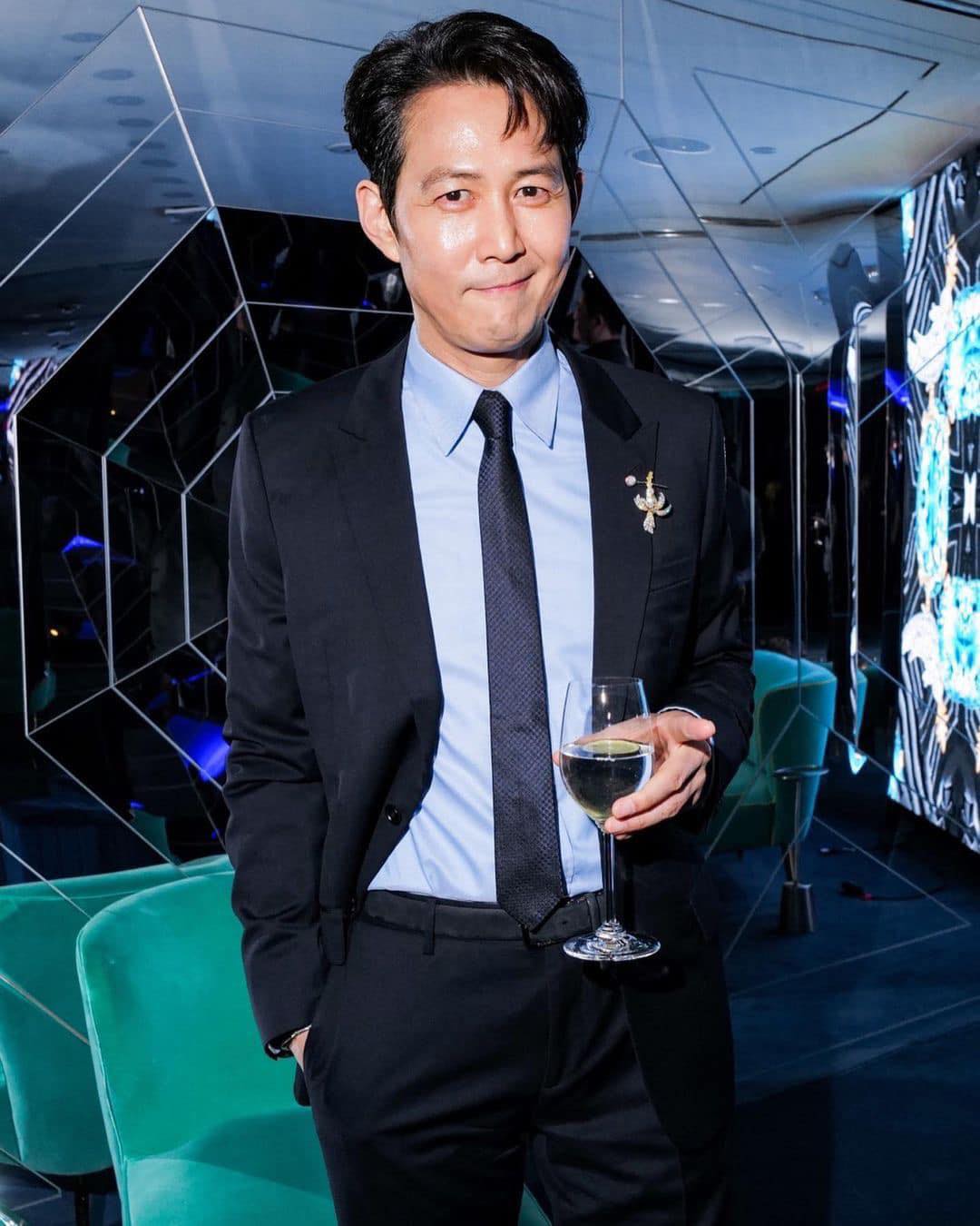 시상식에서 배우는 정장스타그램🤵 이미지"