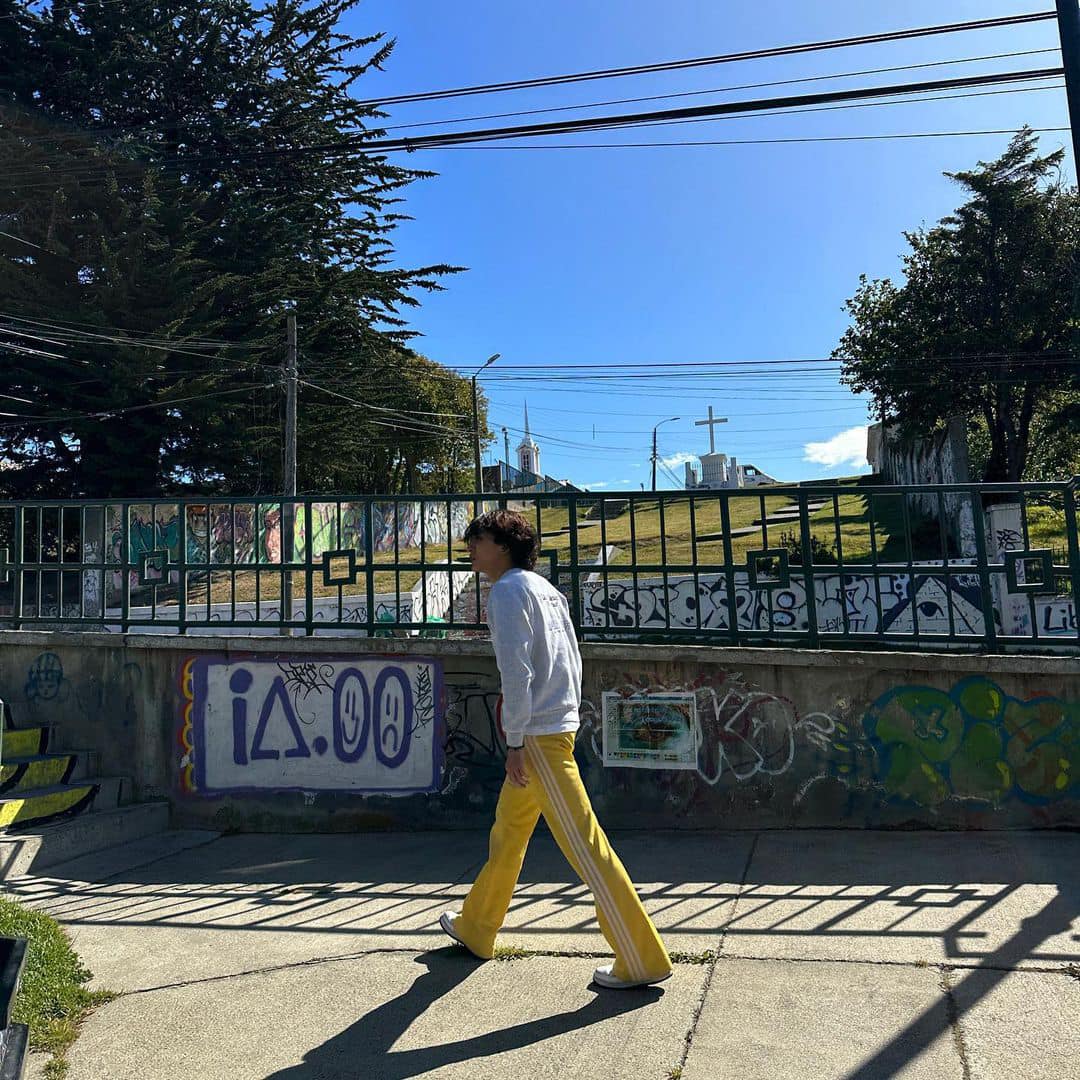 뭐 입을지 모르겠음 회색맨투맨👽 이미지