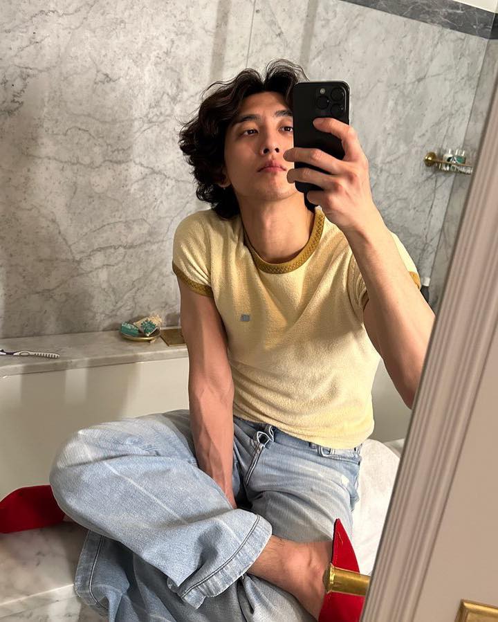 뭐든 빈티지하게 소화하는 최정훈📸 이미지