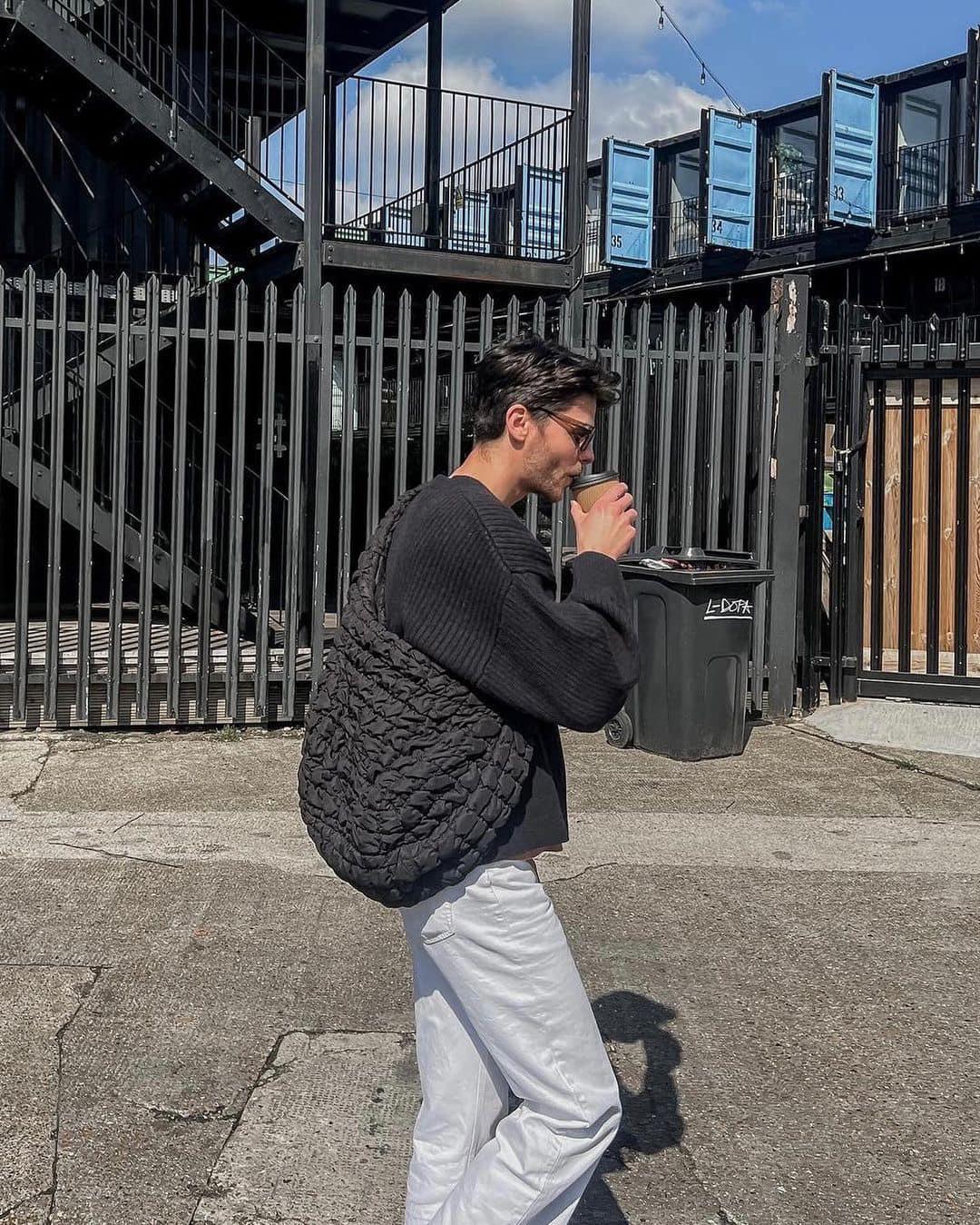 코스 퀼팅백은 블랙이지💣 이미지"