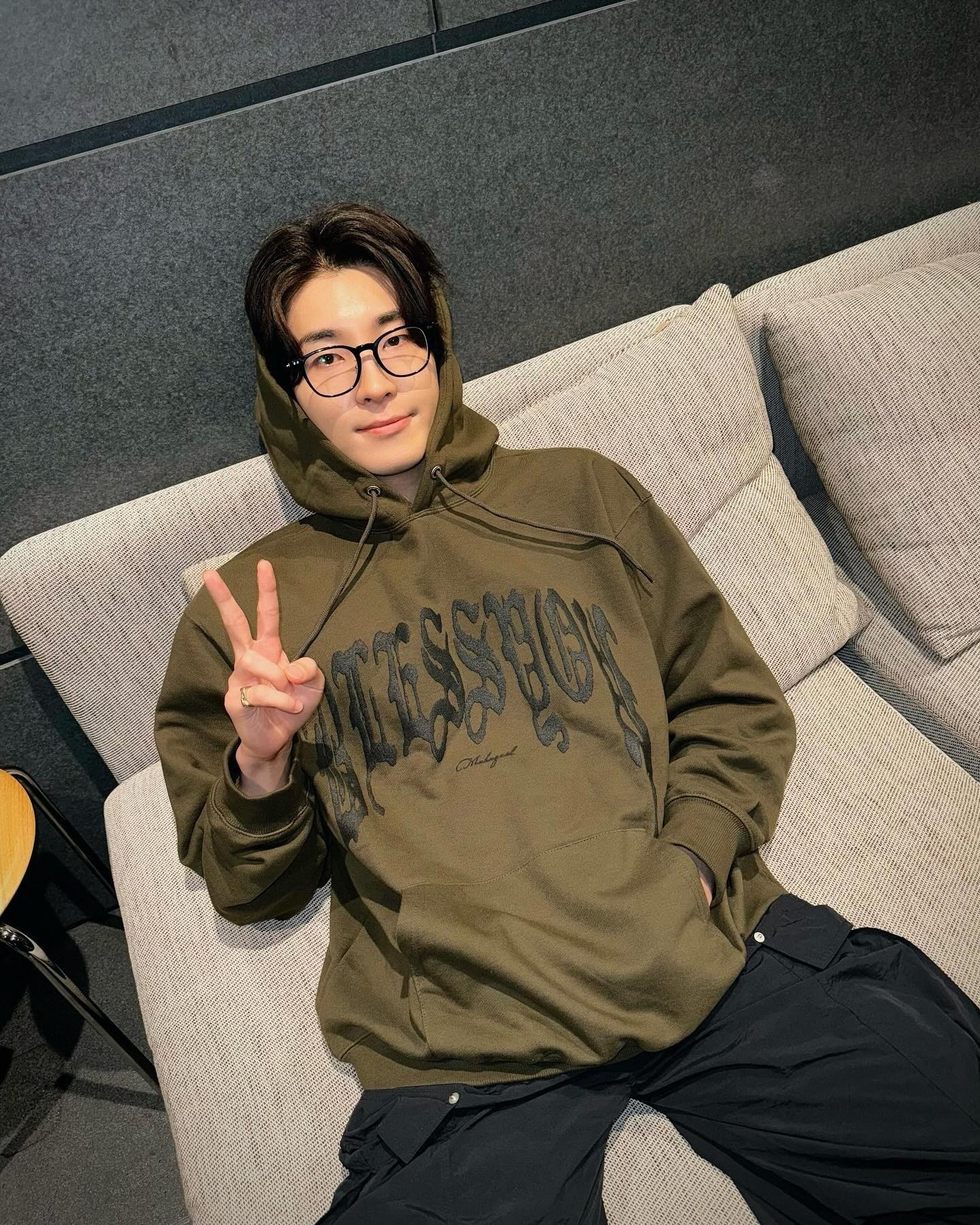 너드남 준비물🤓안경 그리고 얼굴😂⁠ 이미지4