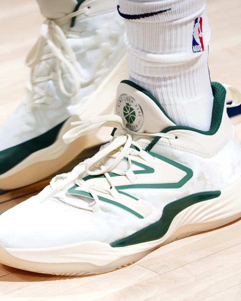 코트 위 뉴발X에임레온도르🏀⛹️ 이미지1