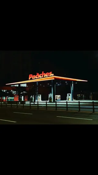 부산을 찾은 피치스🍑이번 컨셉은 주유소⛽️ 이미지