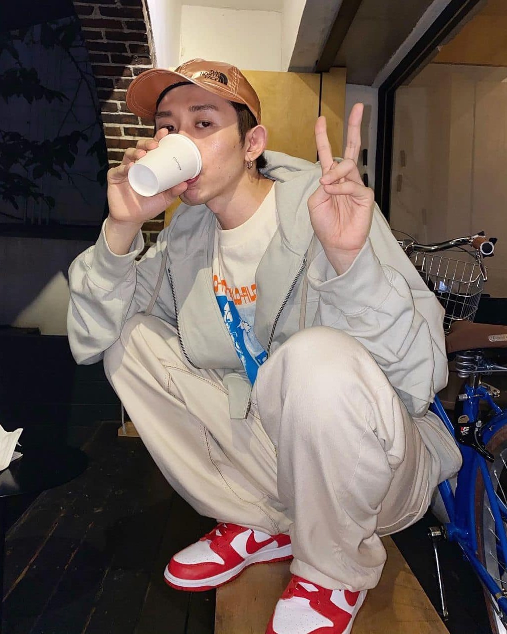 회색 후드의 단짝 흰 티셔츠👻 이미지9