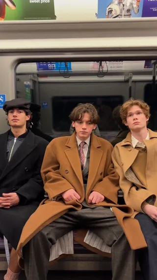클래식한 수트+코트🧥블랙 카멜 트렌치 당신의 선택은?🇬🇧 이미지