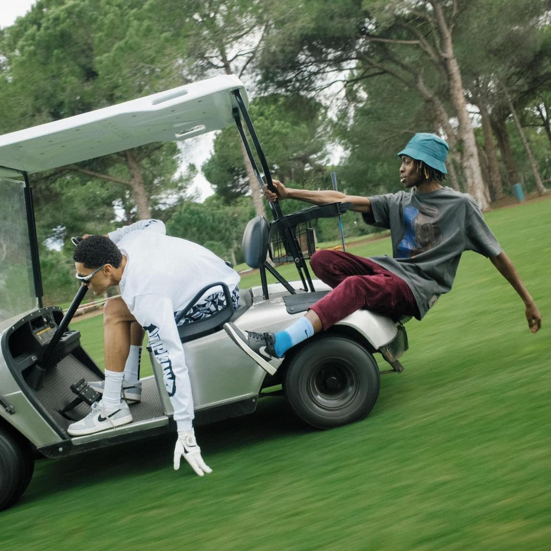 골프칠 때도 포기 못함⛳️🏌️ 이미지6