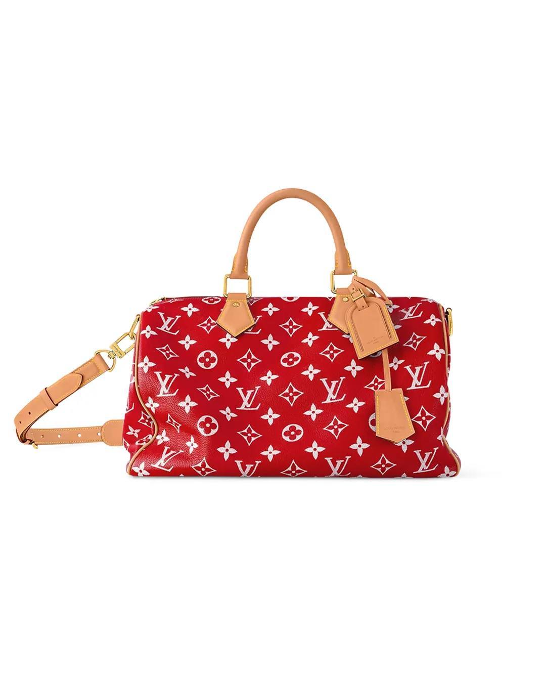 신세계 백화점을 찾은 루이 비통 24SS 남성 컬렉션 팝업스토어👑🎁

루이 비통 24SS 남성 컬렉션의 팝업스토어가 신세계백화점 강남점에서 오픈합니다. 이번 팝업스토어는 퍼렐 윌리엄스가 루이 비통의 남성 크리에이티브 디렉터로 선임된 후 처음으로 전개한 컬렉션을 소개하는데요. 작년 파리에서 선보였던 컬렉션 쇼와 제품들을 소개합니다👀

루이 비통 남성 퍼렐 ‘24 S/S쇼 컬렉션 팝업스토어📍

일정: 2024년 1월 4일 ~ 1월 21일
장소: 신세계백화점 강남점 1층 더 스테이지
가격:
- 스피디 P9 반둘리에 40 모노그램 ₩14,500,000
- 믹스 레더 바시티 블루종 ₩10,050,000
- 펄(Pearls) 비니 ₩750,000
- LV 트레이너 맥시 스니커즈 ₩32,000,000
- 루이 콜렉터블 다모플라주 ₩7,860,000 이미지6