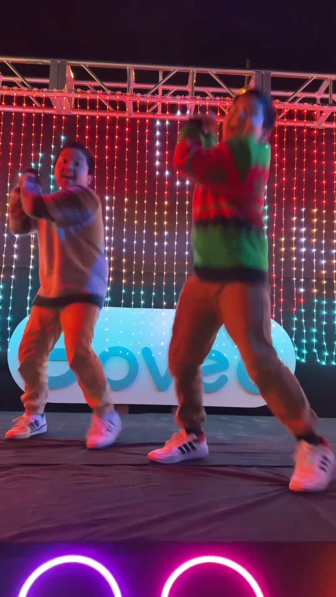 크리스마스 D-19 댄싱머신 쌍둥이👯♂️🎄 이미지