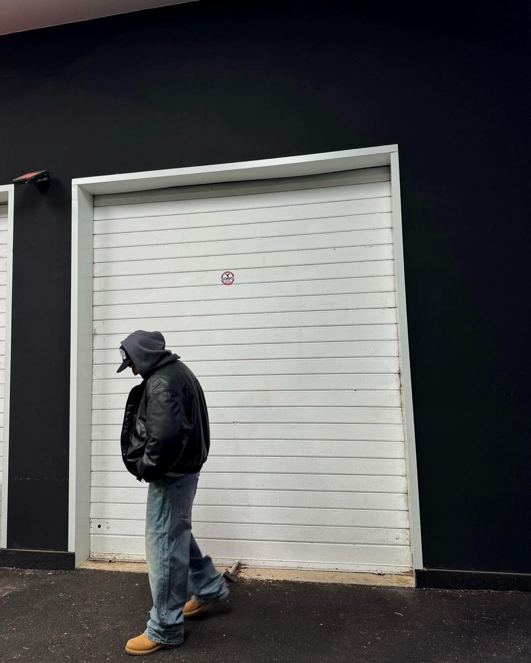 후디 쓰고 팀버 신기🥾​ 이미지