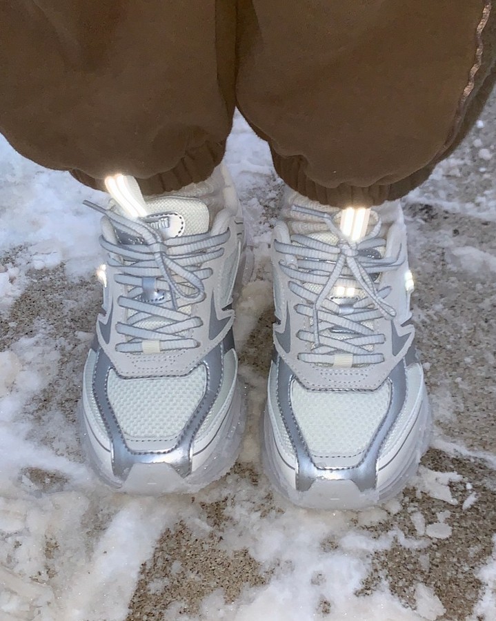 르꼬끄 스테디셀러🐓 카디엄하입👟
트렌디한 쉐입 + 3M 웨빙으로 테크니컬 포인트🦶🔥 #광고 이미지