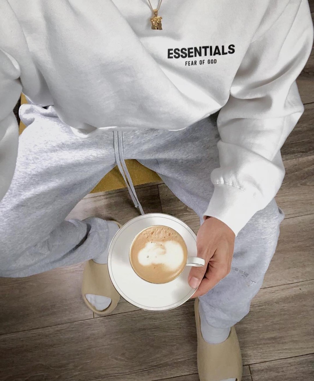 가슴팍 로고 원탑을 찾아라🔍 이미지3