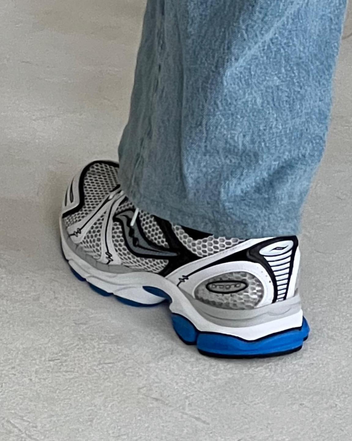 메틸릭한 써코니 괜찮네👟🏃 이미지10