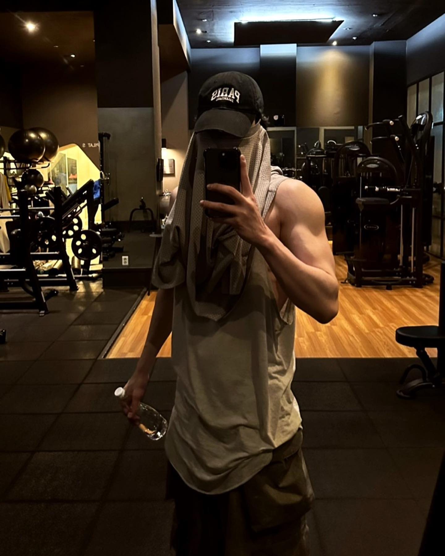 이수혁은 몸도 사기캐네🏋️ 이미지4