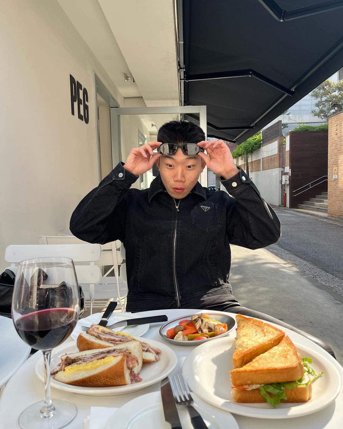 휴가를 즐기는 구창모 상병🫡 이미지