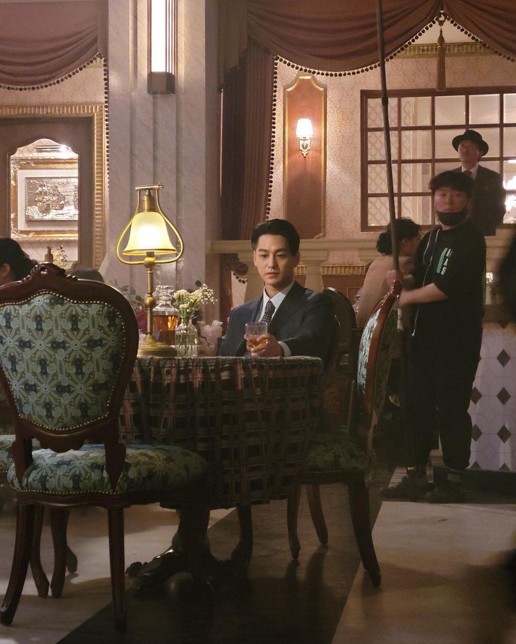 이랑 아니 범이형 정장 폼 미쳤다🦊 이미지4