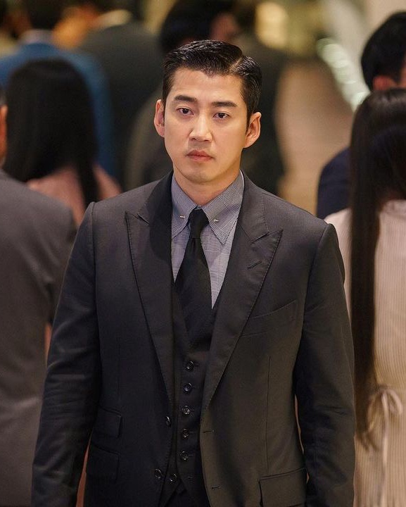 같은 남자도 반하는 정장핏🤵‍♂️​ 이미지3