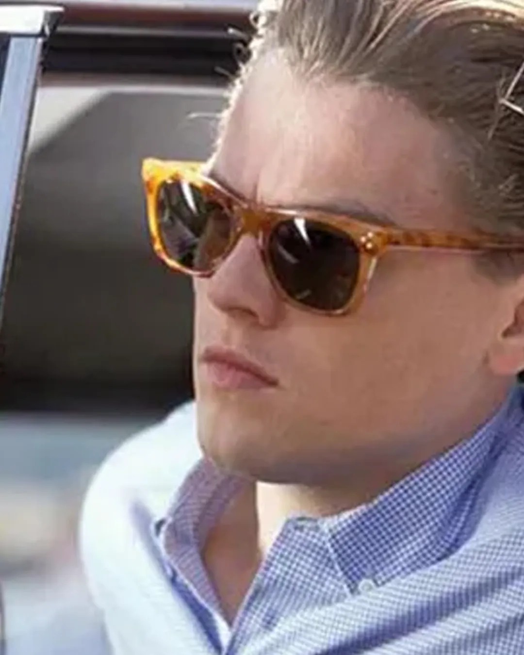 역사상 최강의 꽃미남, 레오나르도 디카프리오의 리즈시절💫🥀

4살 무렵부터 CF에 출연하며 연기를 시작해 ‘타이타닉’, ‘인셉션’, ‘레버넌트’ 등 수많은 할리우드 대표작을 가진 슈퍼스타 레오나르도 디카프리오. 특히, ‘타이타닉’은 개봉한지 25년이 넘은 지금까지도 박스오피스 순위 4위에 들 정도로 세기의 걸작이라는 평을 들으며 디카프리오를 세계 최고의 인기스타 자리에 오르게 했죠. 물론 그 이후로도 꾸준히 뛰어난 연기력을 보이며 2016년 ‘레버넌트’로 아카데미 남우주연상을 수상하고, 지금은 명실상부한 할리우드 티켓 파워 1위의 배우 면모를 보여주고 있습니다🎬

최근에는 입금 전과 후가 다른 모습으로 종종 웃음거리가 되는 레오나르도 디카프리오. 하지만 누구라도 디카프리오의 리즈 시절 외모를 보면 절대 비웃지 못할 텐데요. 톰 크루즈, 브래드 피트와 함께 90년대 할리우드 3대 미남으로 불렸던 디카프리오의 리즈 시절 모습을 확인해 보세요!

1 + 2. 로미오와 줄리엣(1996), 20th Century Fox

3. 토탈 이클립스(1995), New Line Cinema

4. 타이타닉(1997), 20th Century Fox

5. 캐치 미 이프 유 캔(2002), Dreamworks Pictures

6 + 7. 에비에이터(2004), Warner Bros.

8. 디파티드(2006), Warner Bros. 이미지5