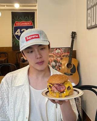 필요한건 오픈 칼라 셔츠🪟 이미지