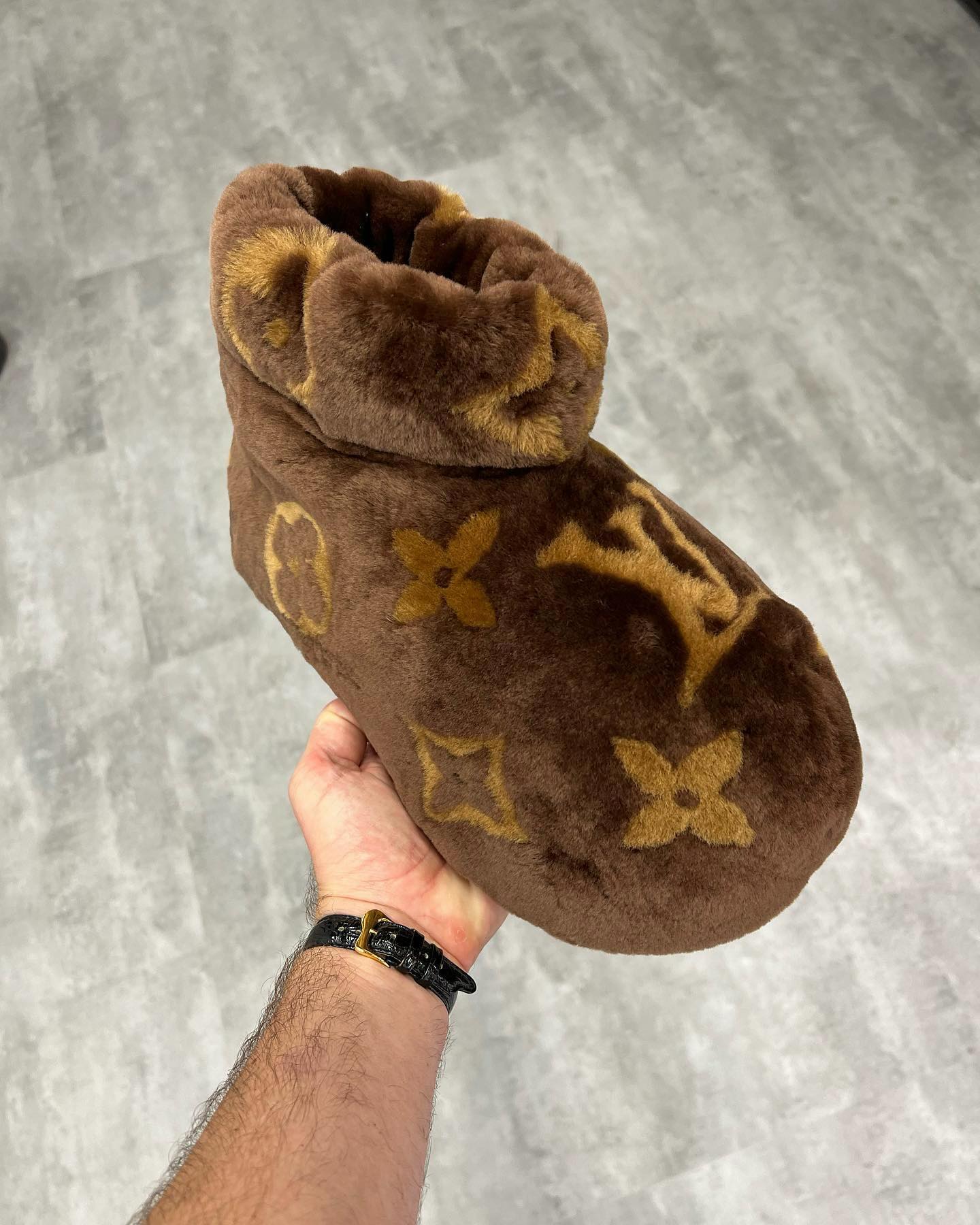지금 필요한 LV 발바닥 부츠👣 이미지3