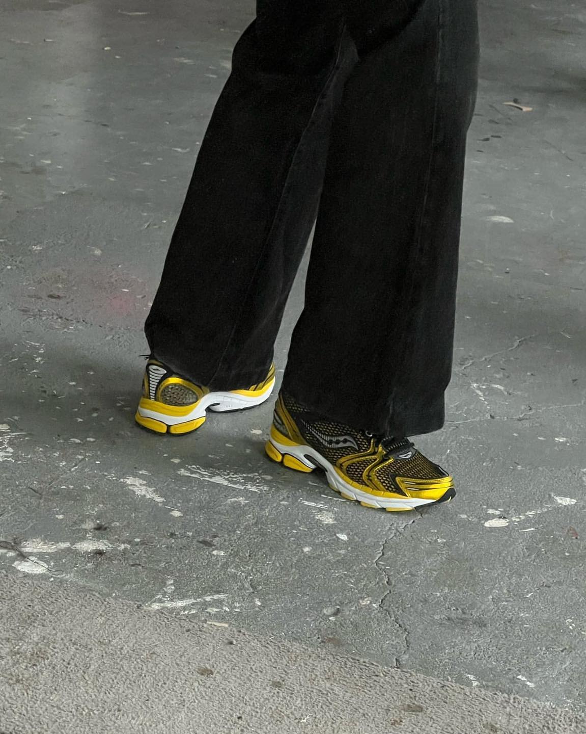 메틸릭한 써코니 괜찮네👟🏃 이미지6