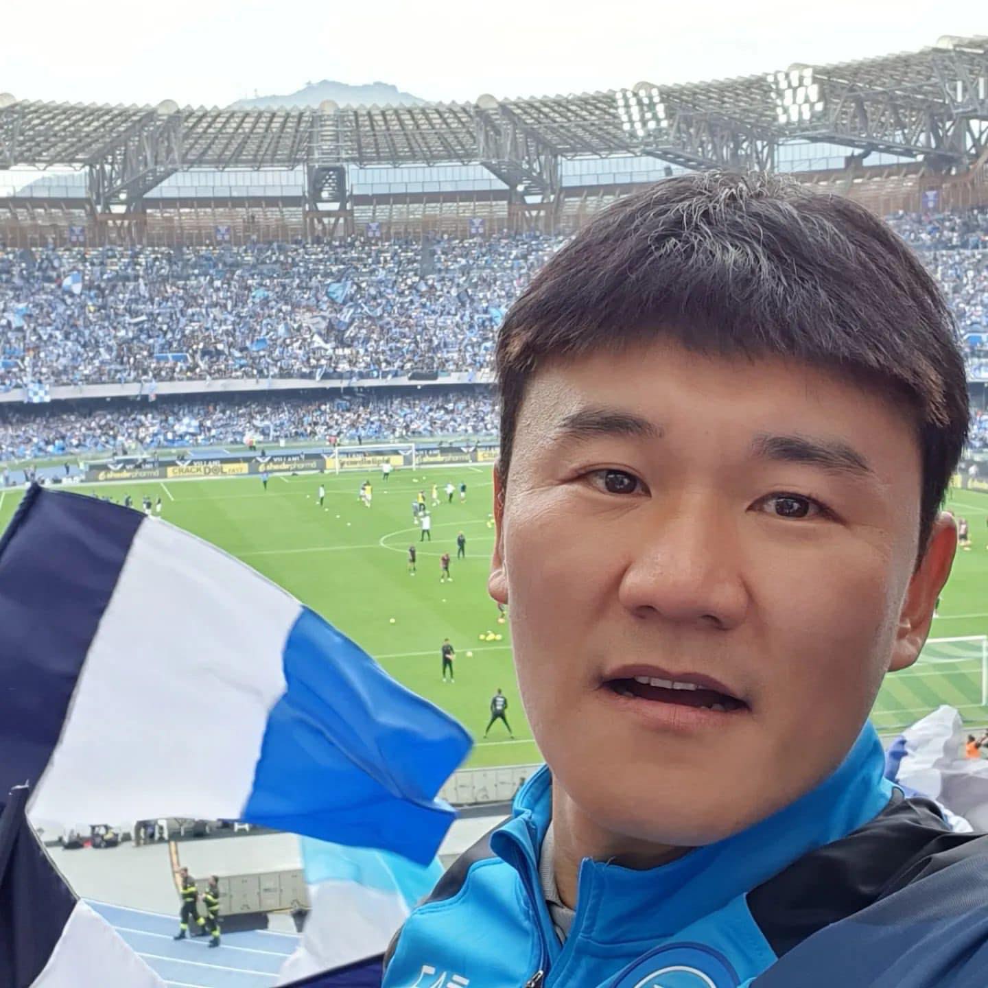 나폴리에서 환영받는 정동식심판⚽️ 이미지