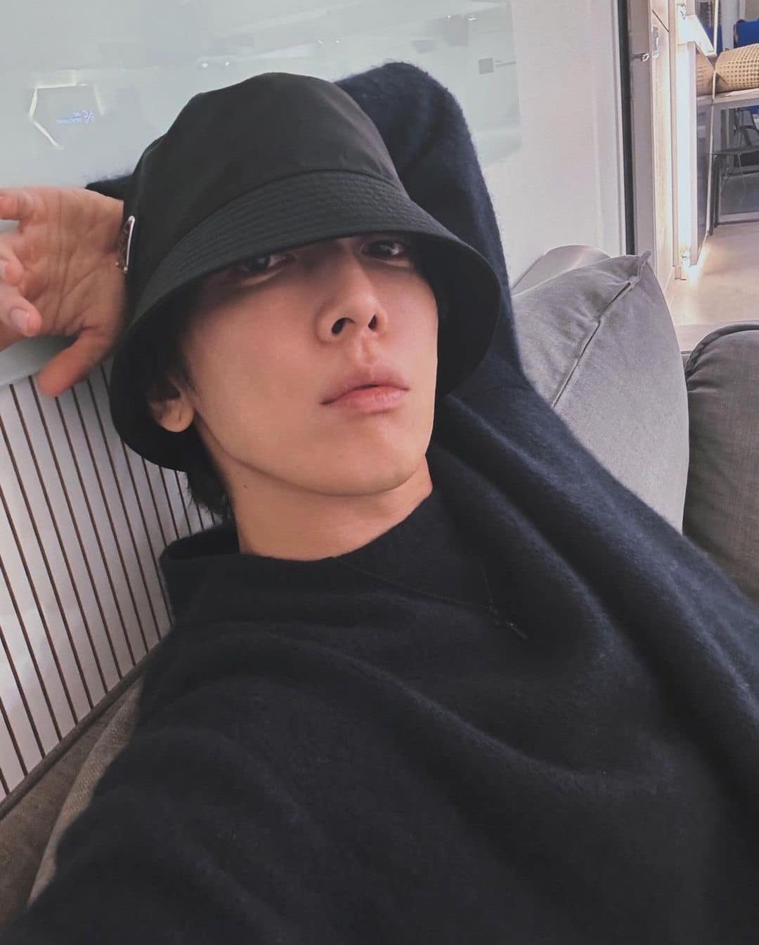 버킷햇은 푹 눌러쓰는 맛⛑️​ 이미지"